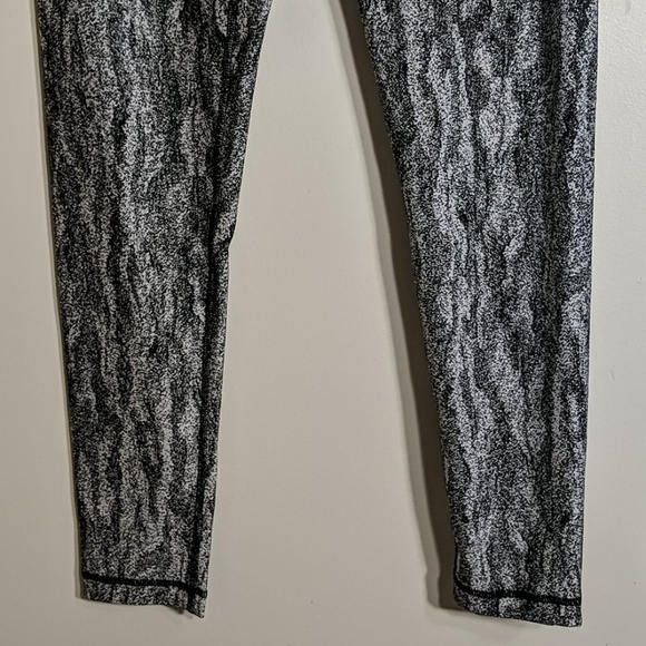 Kirkland Signature 85%polyester 15%spandex legging - Picture 4 of 8